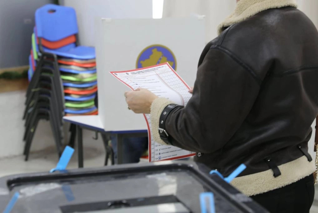 Qytetari ankohet se nëna e tij që nuk di shkrim dhe lexim nuk u lejua të votonte