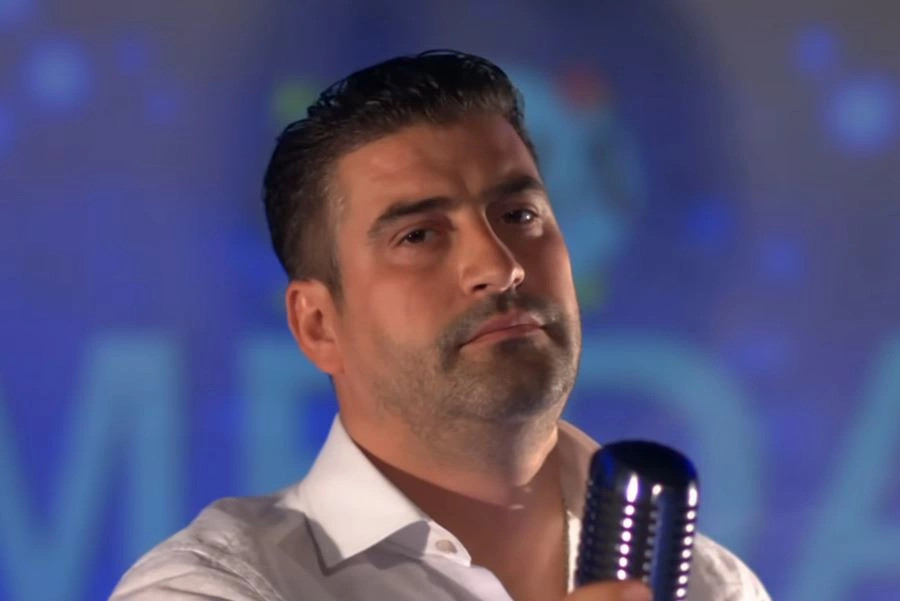 Kandidati i LDK së vajton me këngën e Medës  Ma mirë për mu mos t kish ardh e hëna