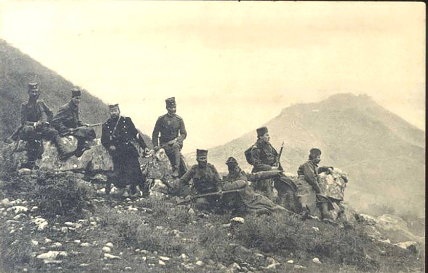 Grup oficerësh serbë në Luftën e Parë Ballkanike, drejt Lezhës më 1912