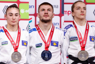 Nora Gjakova, Akil Gjakova, Distria Krasniqi
