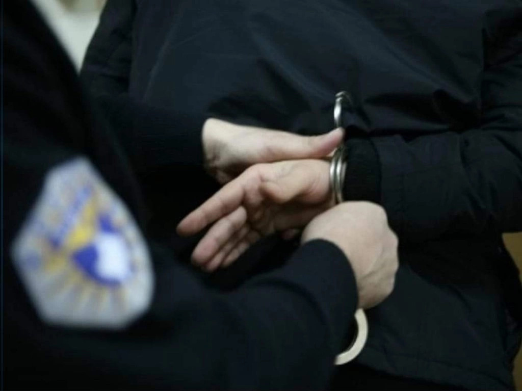 Një burrë e një grua të arrestuar në Prizren nën dyshimin për falsifikim dokumentesh