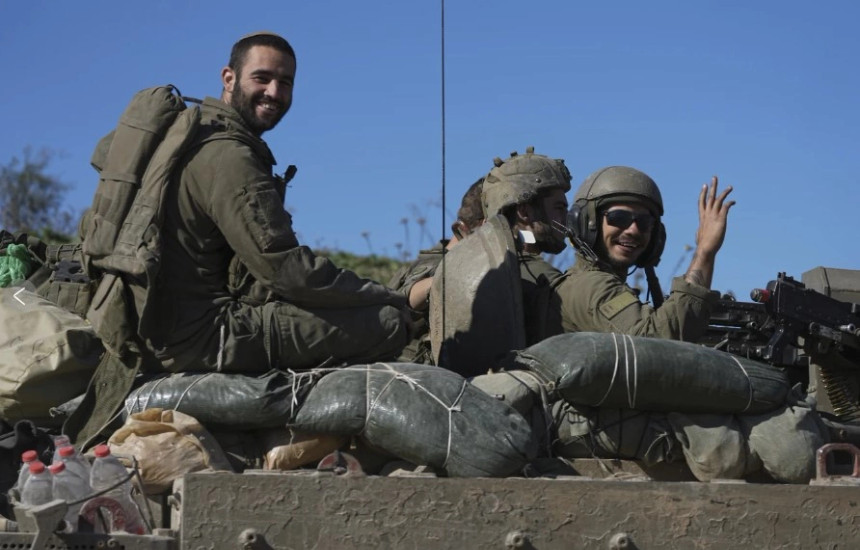 Trupat izraelite duke u larguar nga Rripi i Gazës