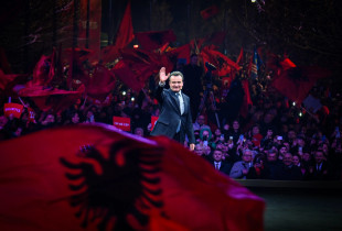 VV-ja feston, opozita e kënaqur me rritjen