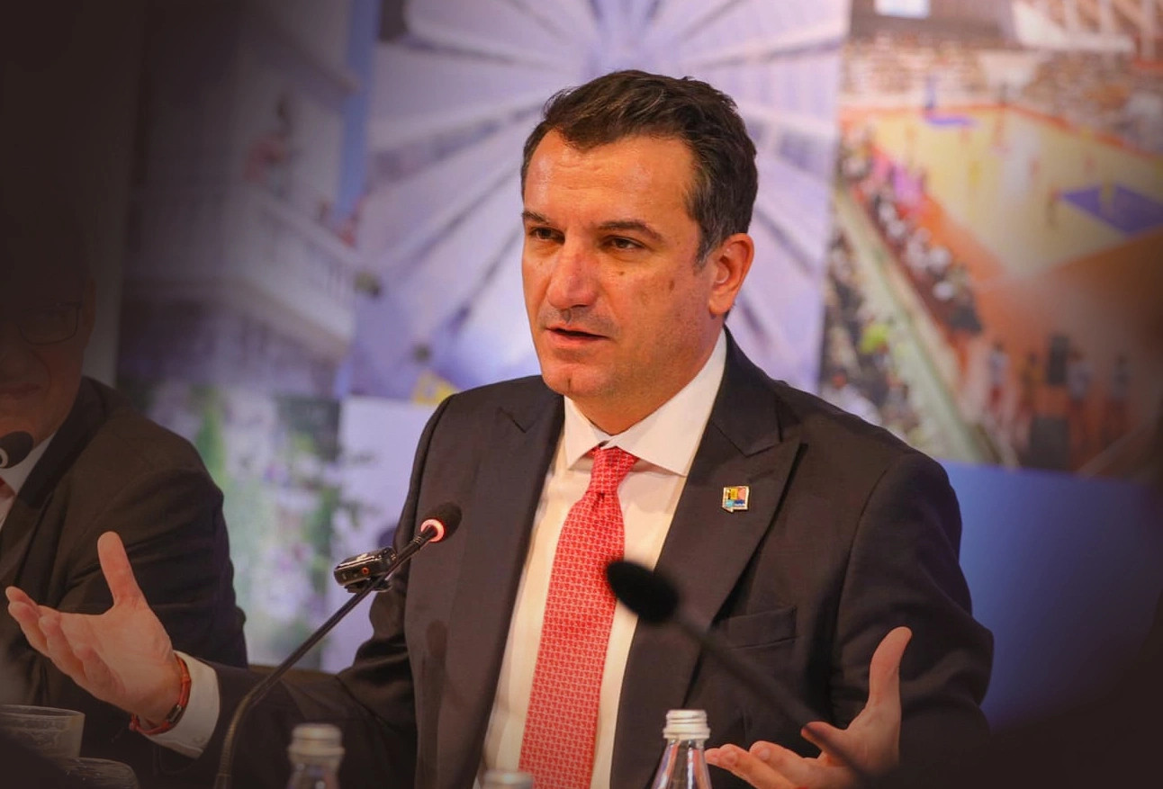 Veliaj urdhëron nga burgu nisjen e dekorimit të Tiranës