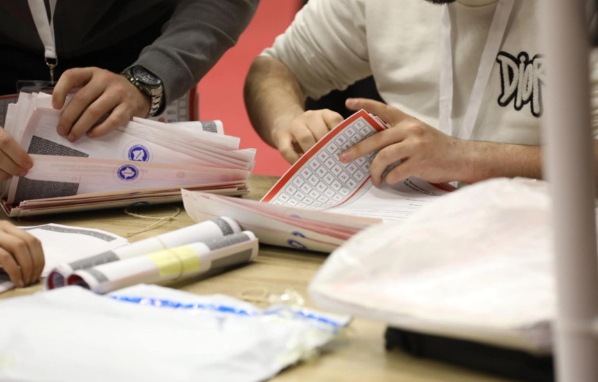 Pamje nga QNR ne Prishtine, salla 1 tetori, zgjedhjet 2025 (Foto: Driton Paçarada)