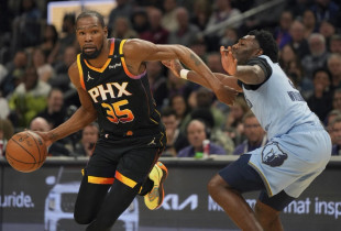 Kevin Durant me fanellen e Phoenix Suns ne ndeshjen kunder Memphis Grizzlies