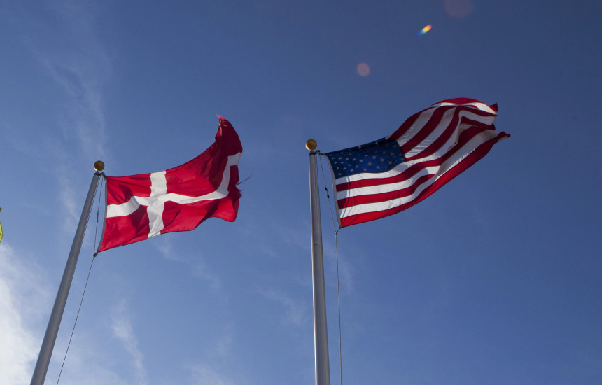 flamuri i Amerikës dhe ai i Danimarkës