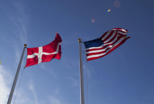 flamuri i Amerikës dhe ai i Danimarkës