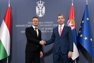 Ministri i Jashtëm serb Marko Gjuriq dhe homologu i tij hungarez, Péter Szijjárto