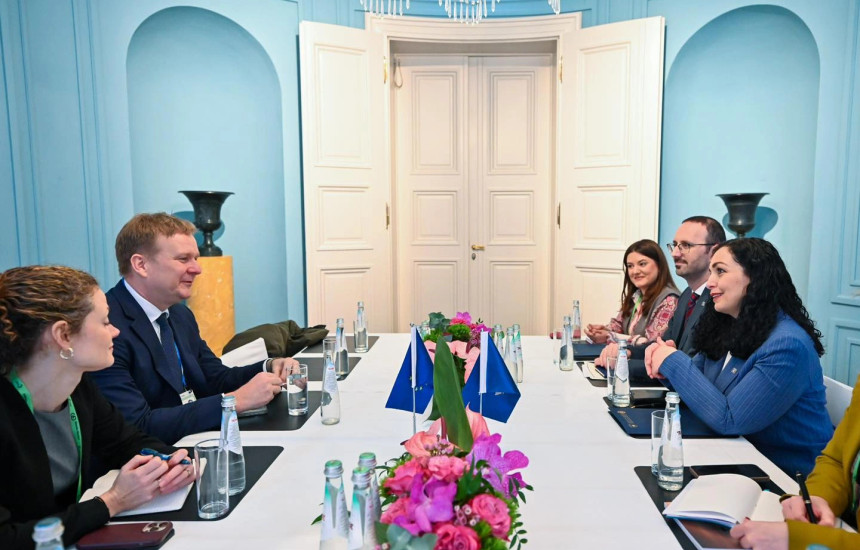 Vjosa Osmani dhe Peter Sorensen