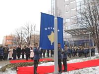 Albin Kurti - Vjosa Osmani - liderët para flamurit të Kosovës
