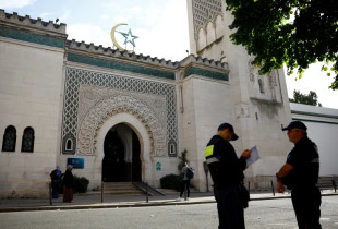 Franca e njeh zyrtarisht rolin e imamit si profesion