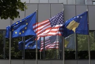 Flamujt e Kosovës, SHBA-së dhe Bashkimit Evropian