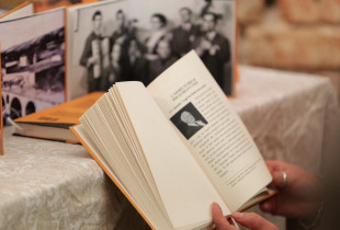 “Gjurmë të Qamilit të Vogël në muzikë” për emblemën e muzikës popullore qytetare