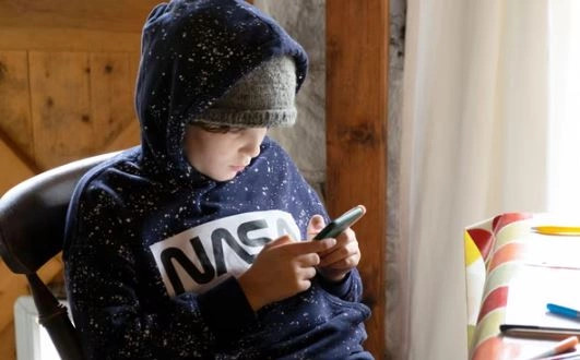 Si t i mbroni fëmijët nga rrjetet sociale