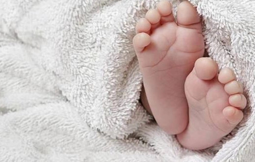 Një foshnjë vdes në gjumë në Skenderaj, Policia nis hetimet