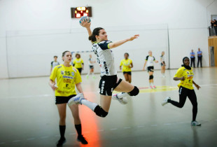 Hendbollistet e Istogut fitojnë derbin ndaj Ferizajt