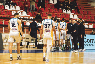 Bora shkakton befasinë e xhiros, mposht kampionen