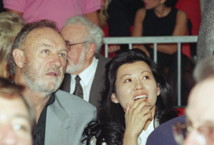 Gene Hackman dhe gruaja e tij Betsy Arakawa