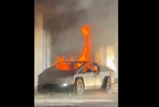 Tesla Cybertruck ne zjarr