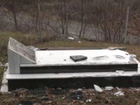 Demolohen varrezat e familjarëve të dy policëve hetues në Kamenicë