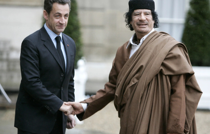 Nicolas Sarkozy dhe Muammar Gaddafi në vitin 2007