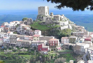 Fshati italian ua ndalon banorëve të sëmuren