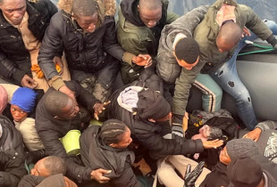 Një foshnjë u lind në varkën plot migrantë