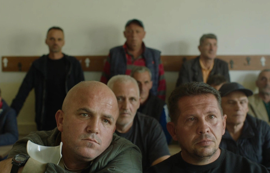 Skenë nga filmi “Mua besoj më shpëtoi portreti” i Alban Mujës
