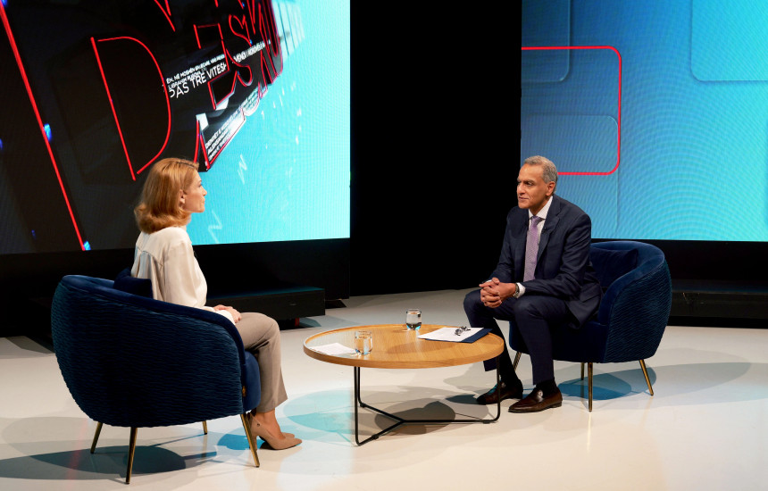 Richard R. Verma gjatë intervistës në KOHA