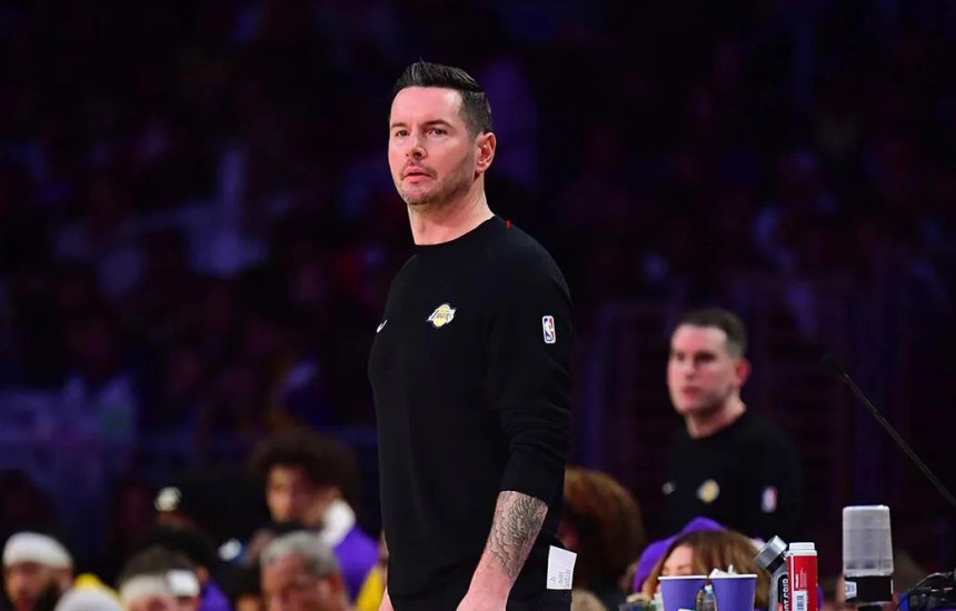 Trajnerit të Lakersit i digjet shtëpia