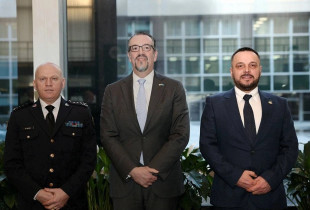 Ministri i Mbrojtjes, Ejup Maqedonci dhe komandanti i FSK-së, gjenerallejtënant Bashkim Jashari, janë pritur të martën në takim nga Ndihmëssekretari i Shtetit, Alexander Kasanof, në Departamentin Amerikan të Shtetit