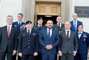 Vizita e delegacionit te Kosoves ne Departamentin e Mbrojtjes
