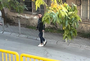 Policia kërkon ndihmë për identifikimin e një të dyshuari për ngacmim