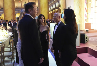 Elon Musk, Jeff Bezos