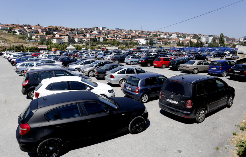 Parkingu prapa Pallatit të Rinisë dhe Sporteve, si lokacioni i dytë i caktuar për ndërtimin e Teatrit të Operës dhe Baletit (Foto: Driton Paçarada)