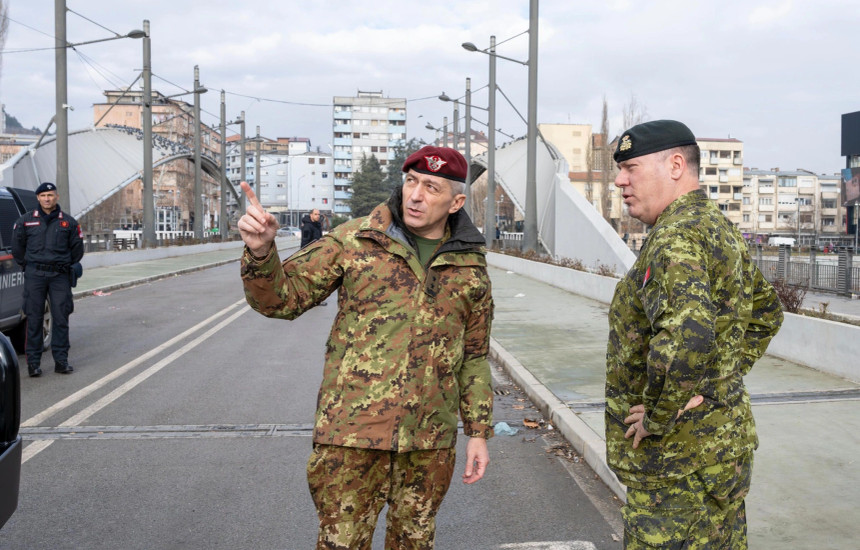 Komandanti i misionit të NATO-s në Kosovë, KFOR, Enrico Barduani, ka mirëpritur zëvendëskomandantin e Komandës së Forcave Aleate të NATO-s në Napoli, Peter K. Scott