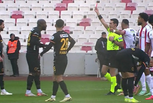 Ndodh në Turqi: Shuplakë për bashkëlojtarin, sulmuesi përjashtohet nga loja