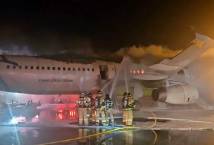 Aeroplani i djegur në Busan