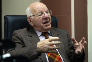 Minir Dushi në tetor të vitit 2016 gjatë një interviste për “Koha Ditore” (Foto: Alban Bujari)