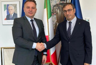 Ambasadori i Kosovës për Marrëdhëniet me NATO-n, Astrit Zemaj, ka zhvilluar të enjten një takim me ambasadorin Marco Peronaci në Misionin e Përhershëm të Italisë në NATO