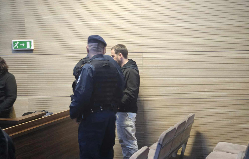 Gjykata Themelore në Prishtinë të enjten e ka dënuar Osman Kastratin, me nofkën Ebu Bekër, me tri vjet e dy muaj burgim për organizimin dhe pjesëmarrje në grupe terroriste.