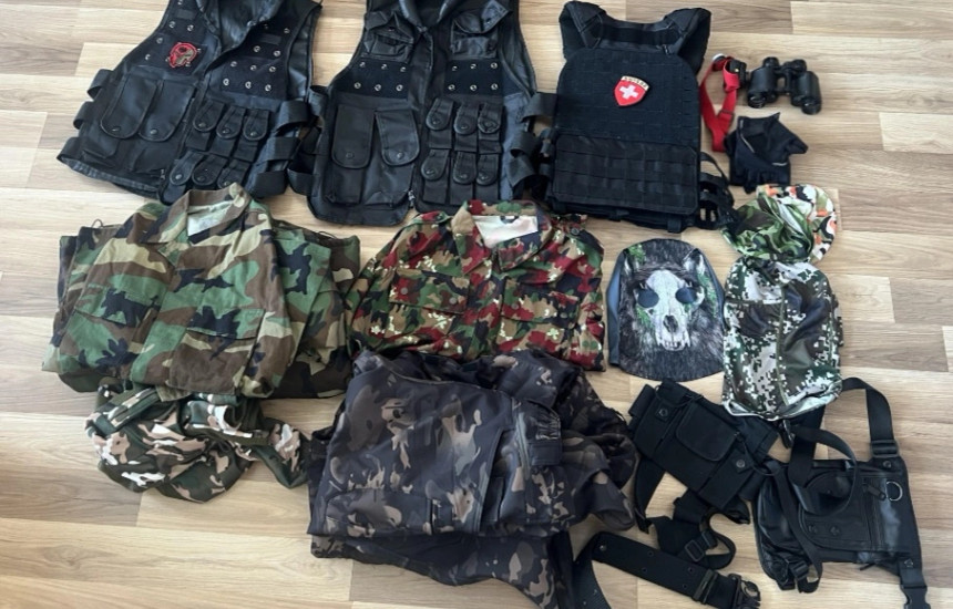 Arrestohet një person në Reçak, i sekuestrohen uniforma ushtarake dhe jelekë taktikë