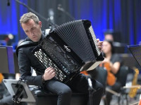 Muzika – bashkimi i njerëzve në një kohë me përplot probleme në botë