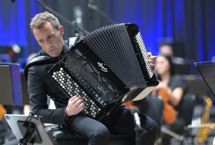 Muzika – bashkimi i njerëzve në një kohë me përplot probleme në botë