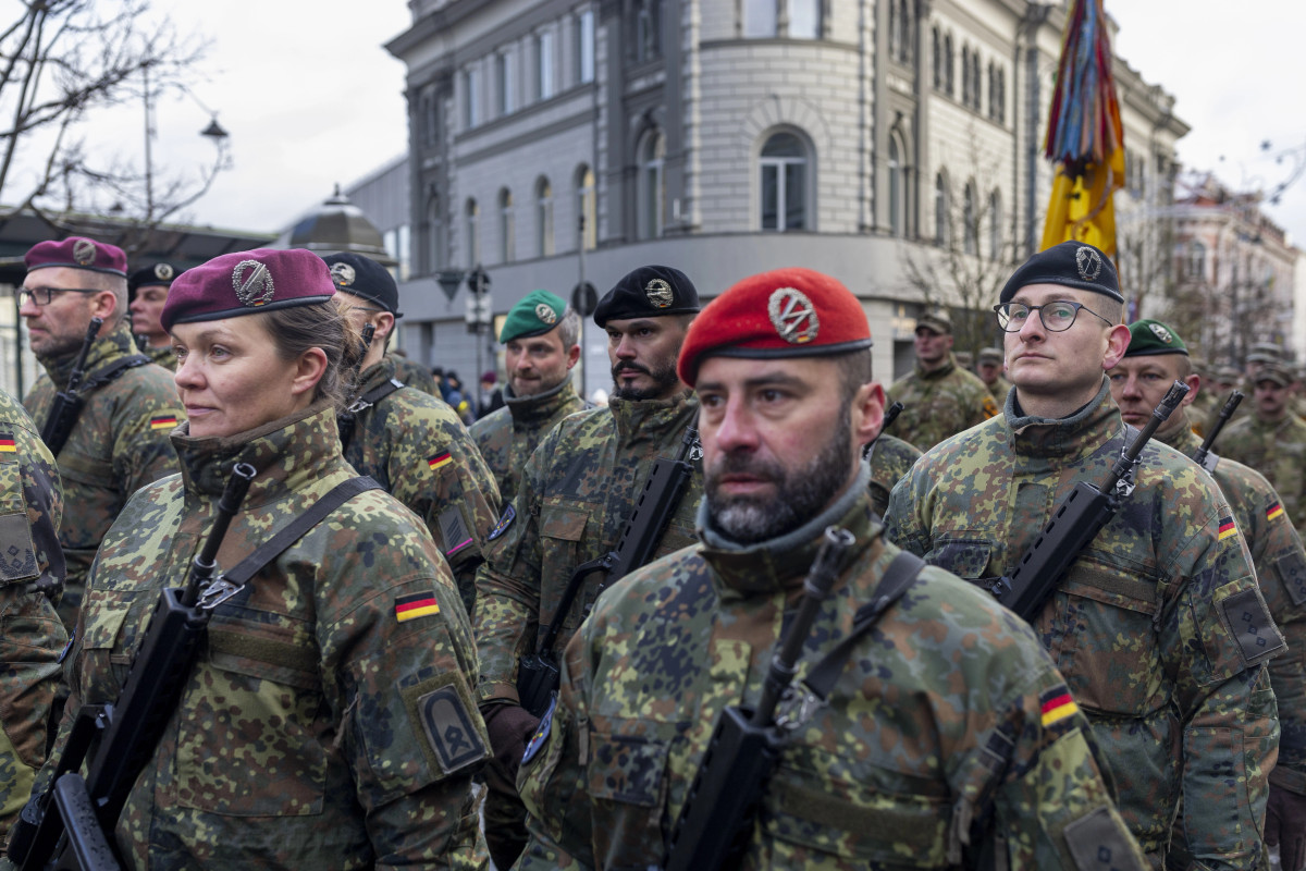 Gjermania sqaron  Të rinjtë s kanë nevojë të marrin leje për udhëtime jashtë vendit