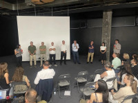 “Nën hijet e luftës”