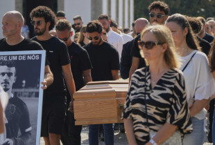 Yjet e futbollit në funeralin e Diogo Jotas