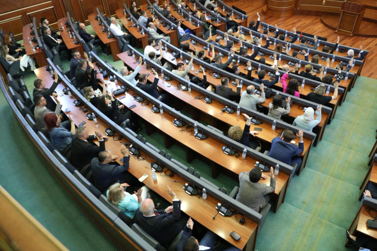 tre-muaj-nga-nisja-e-seances-konstituive-deputetet-votojne-per-vazhdim-te-bllokades
