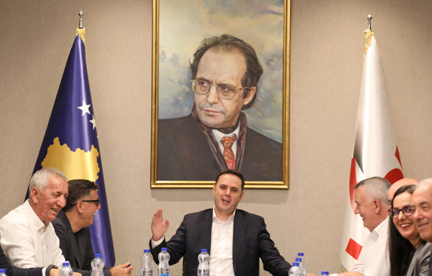 Kryetari i Lidhjes Demokratike të Kosovës, Lumir Abdixhiku